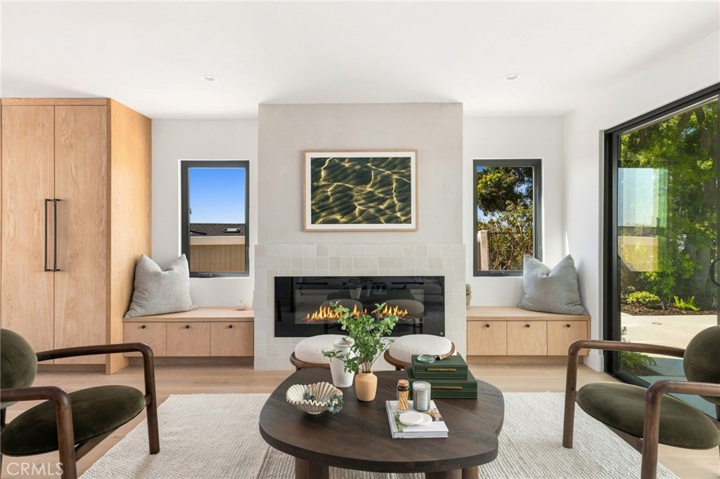 405 Avenida Salvador