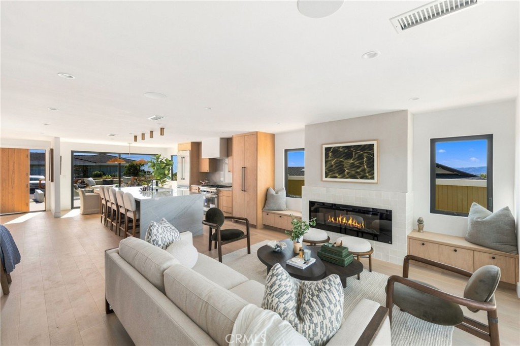 405 Avenida Salvador