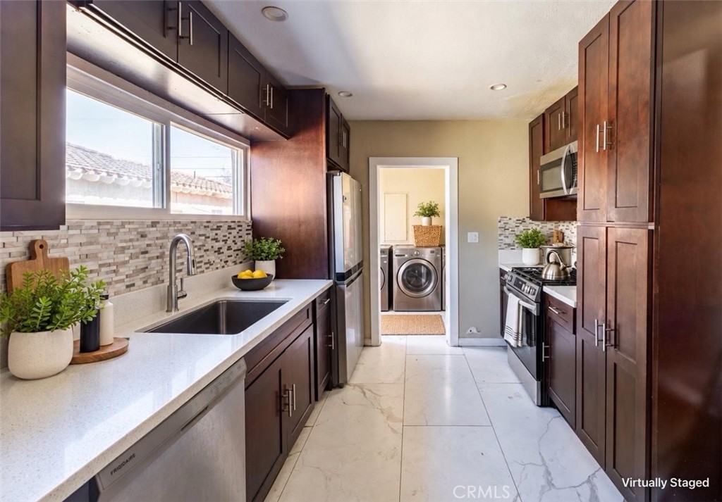 1848 W 76th