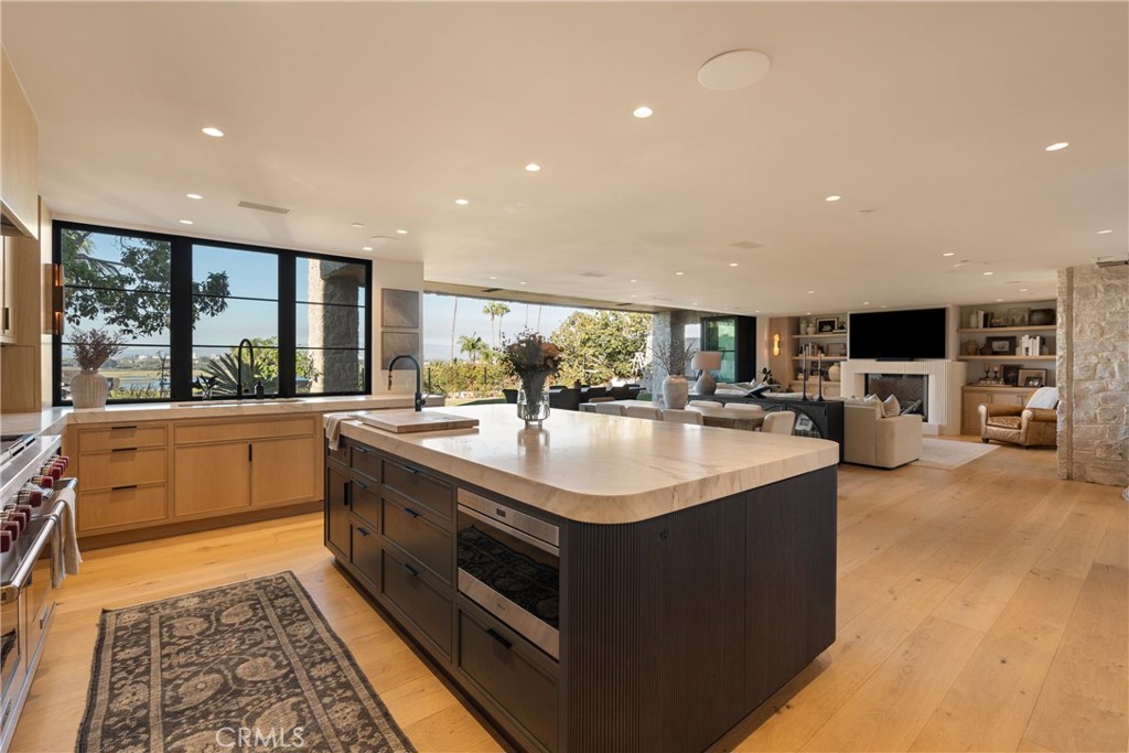 2118 Leeward