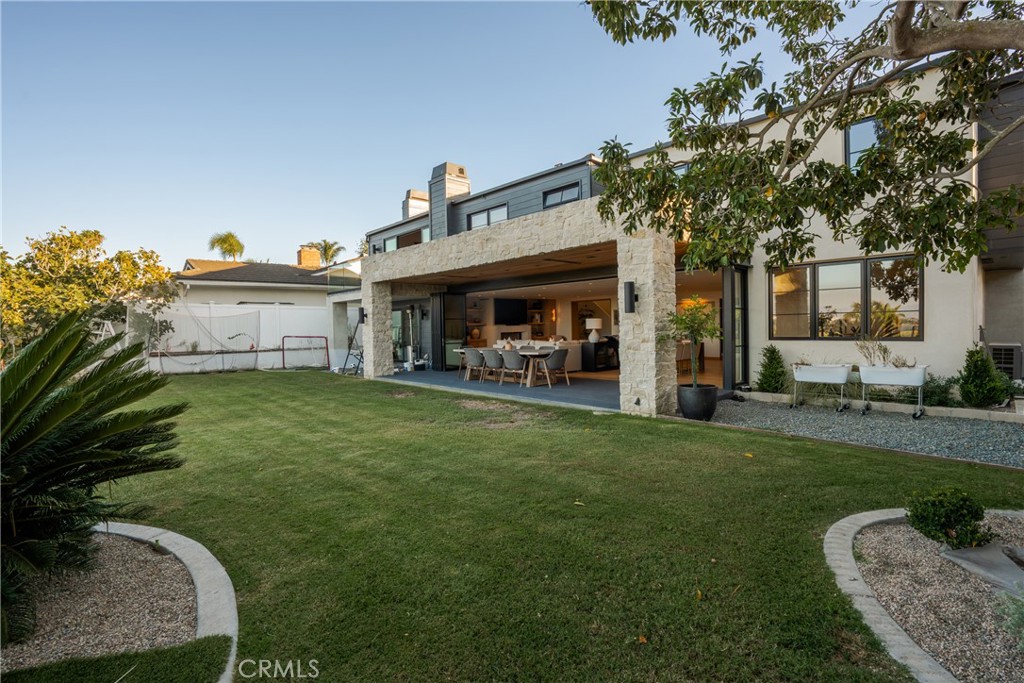 2118 Leeward
