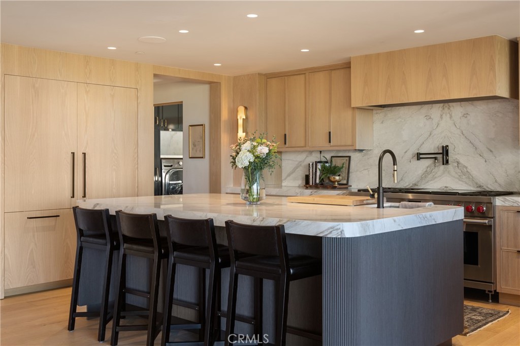2118 Leeward