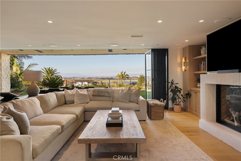 2118 Leeward