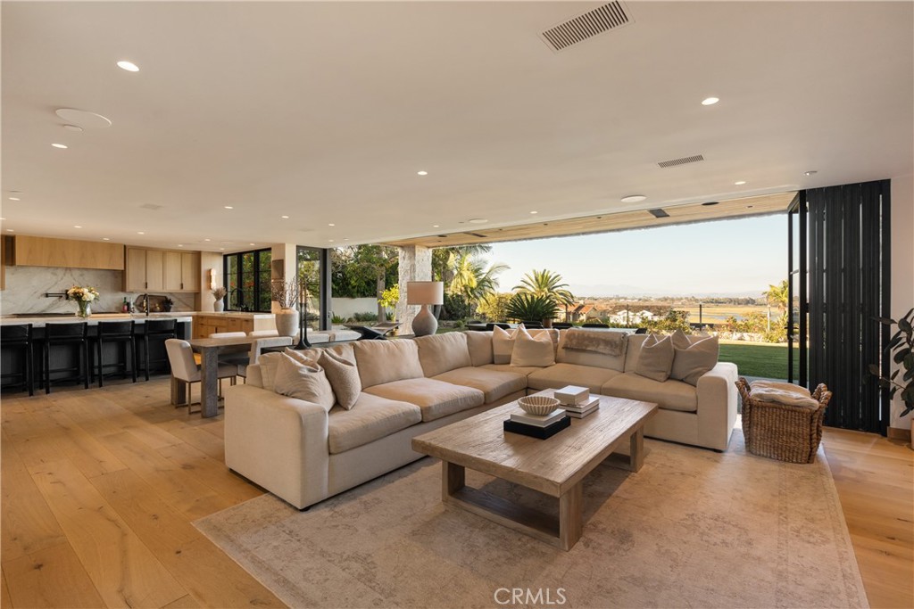 2118 Leeward