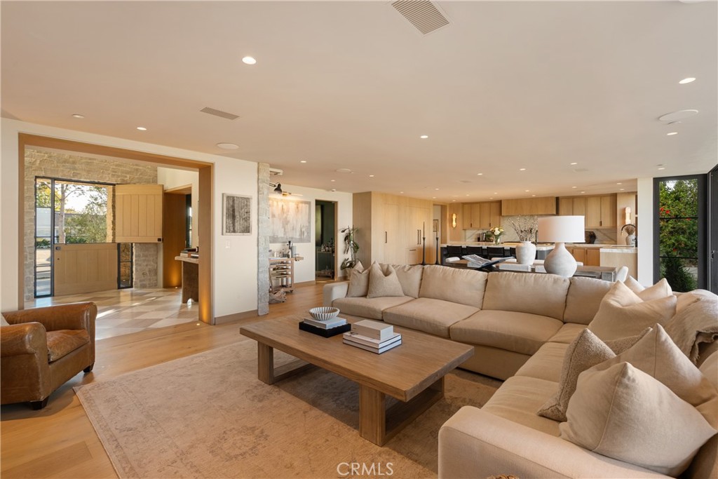 2118 Leeward