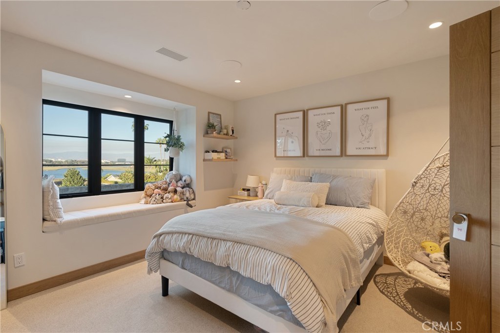 2118 Leeward