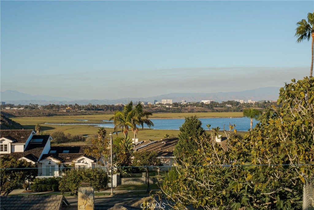2118 Leeward