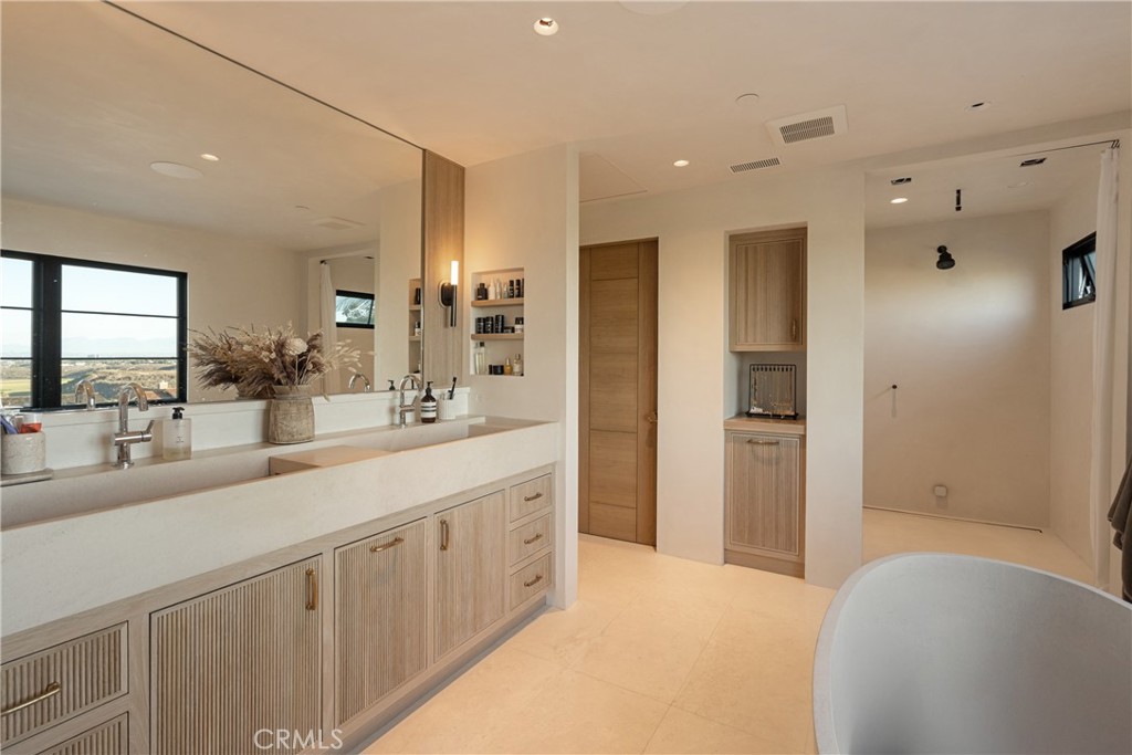 2118 Leeward