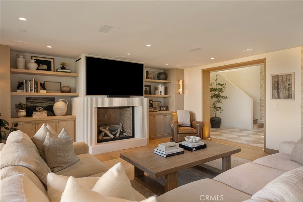 2118 Leeward