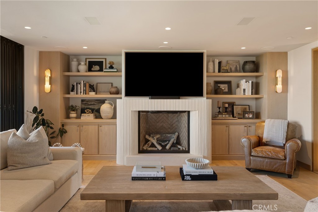 2118 Leeward
