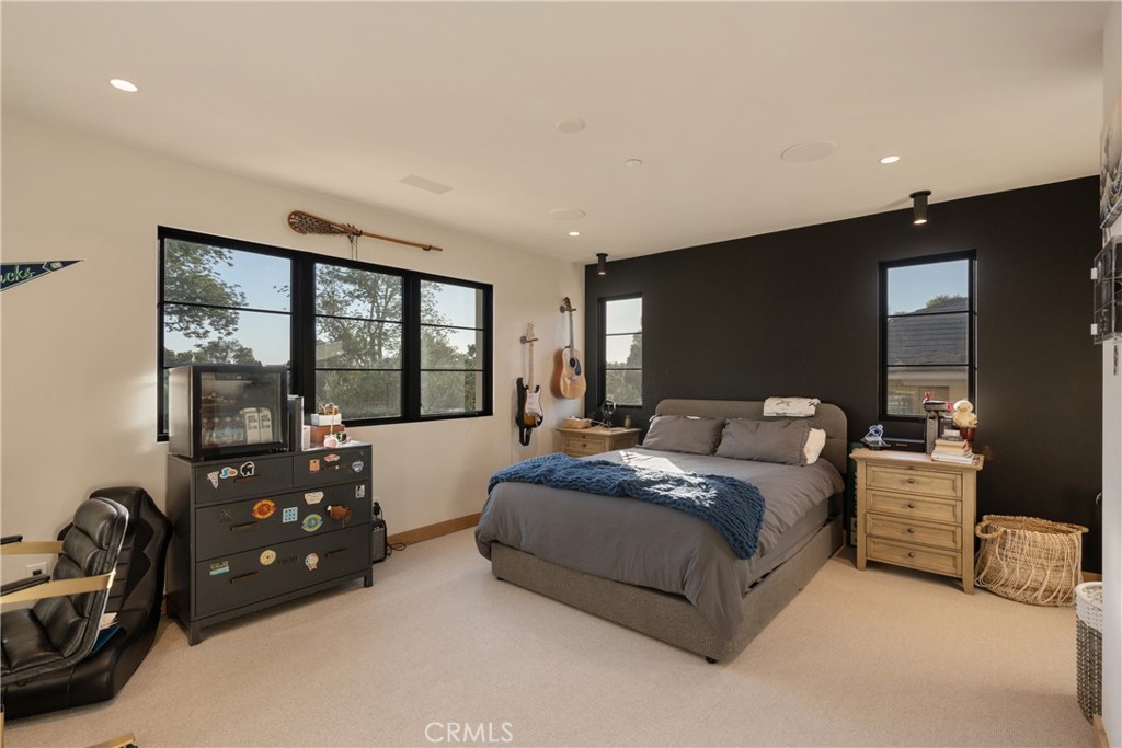 2118 Leeward