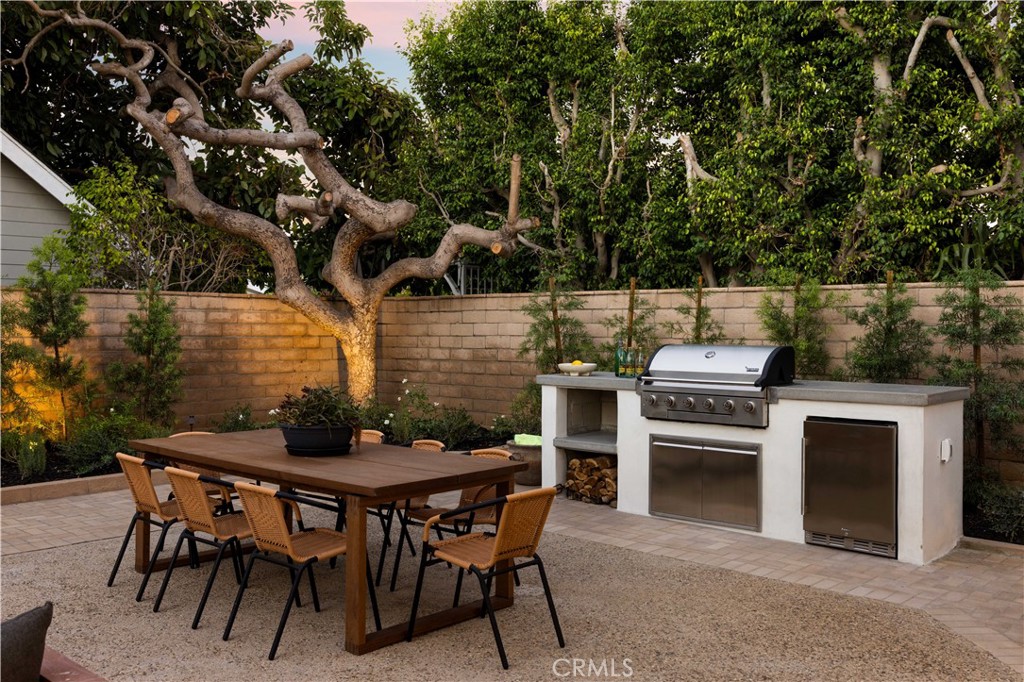 1806 Hummingbird Drive