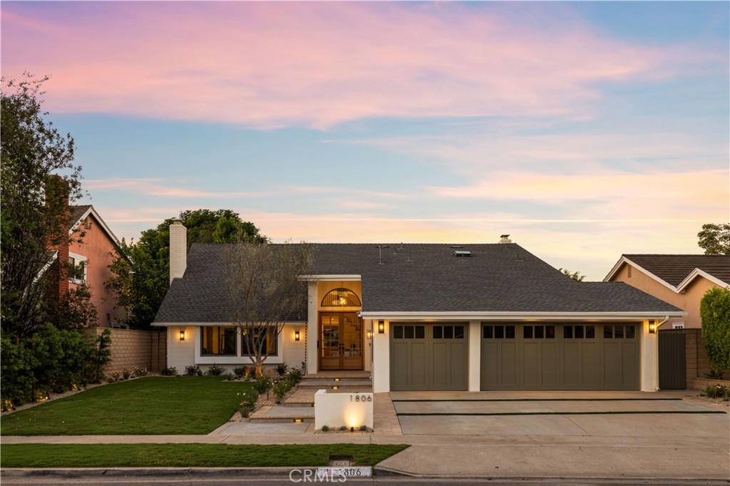1806 Hummingbird Drive