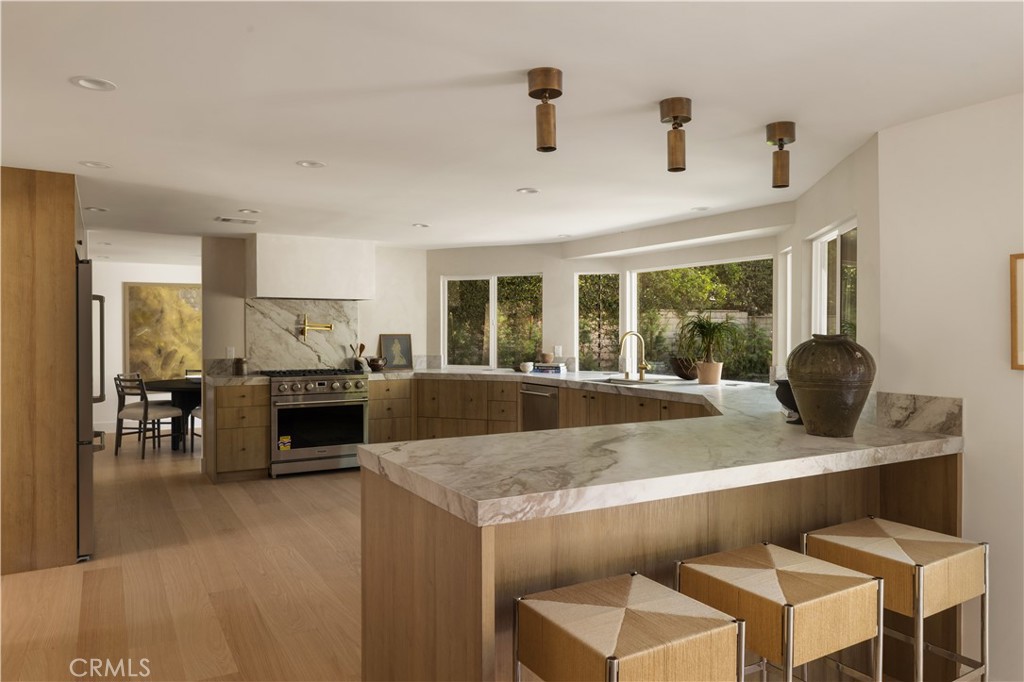 1806 Hummingbird Drive