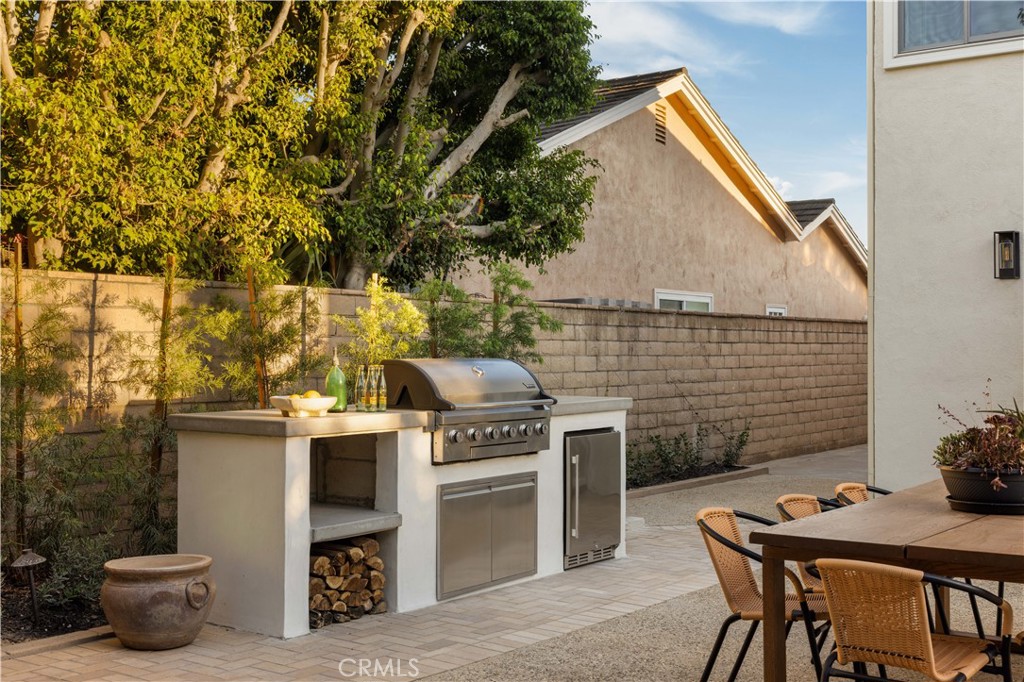 1806 Hummingbird Drive