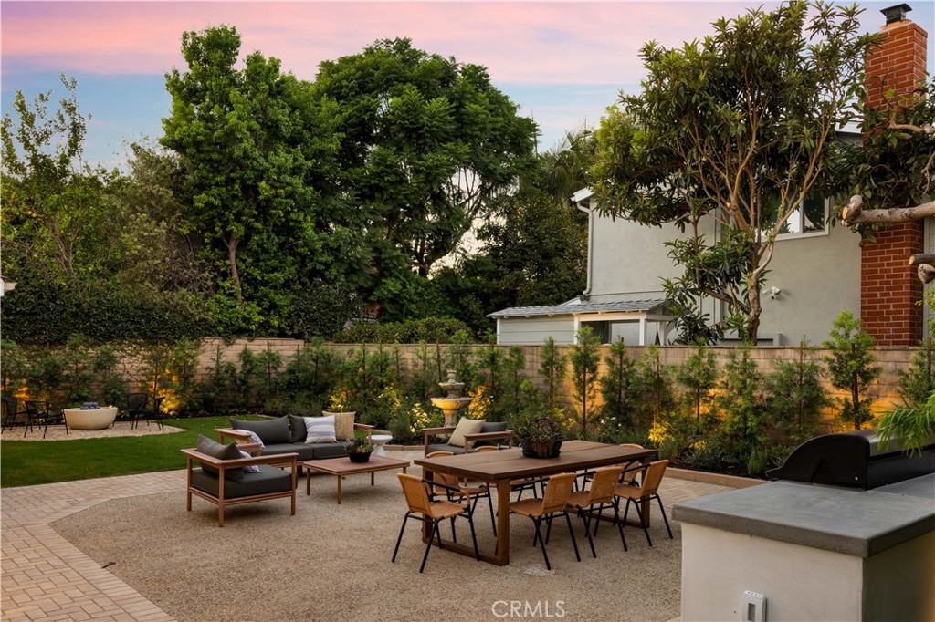 1806 Hummingbird Drive