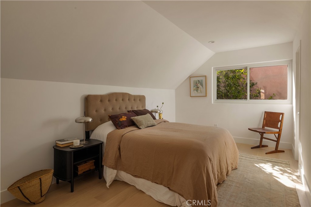 1806 Hummingbird Drive