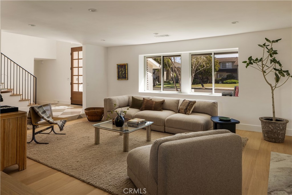 1806 Hummingbird Drive