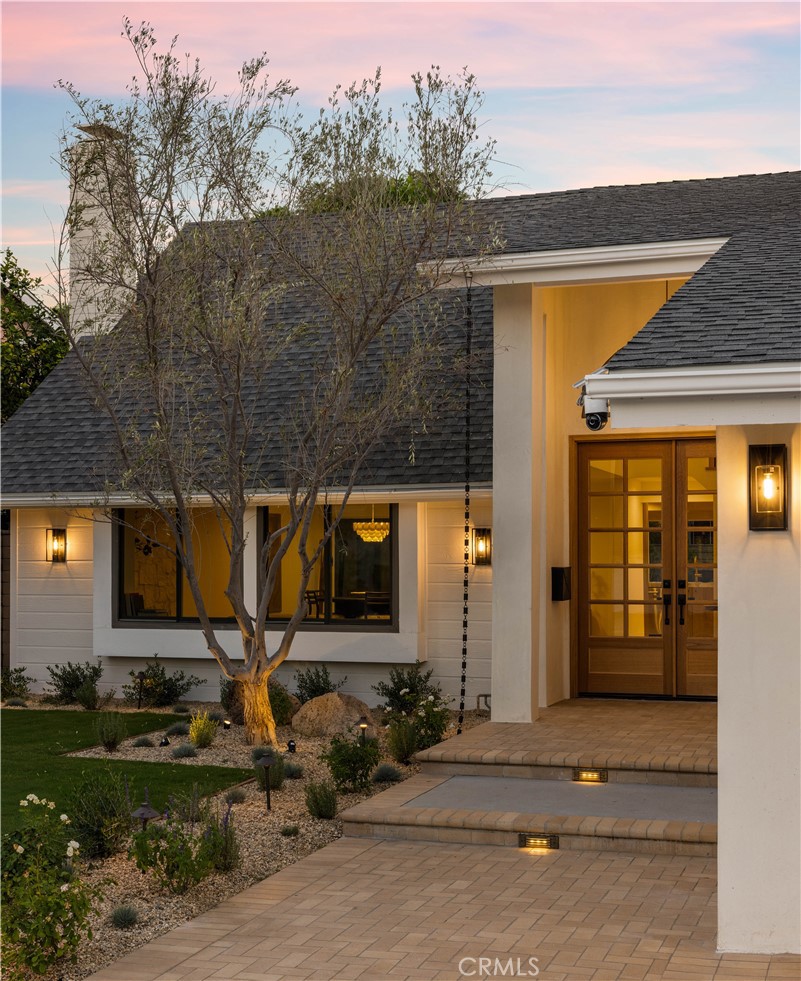 1806 Hummingbird Drive
