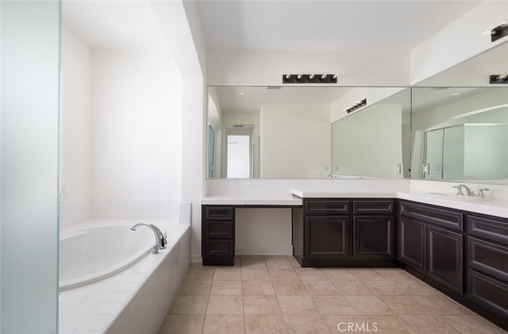 1571 Amberleaf