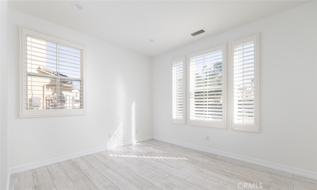 1571 Amberleaf