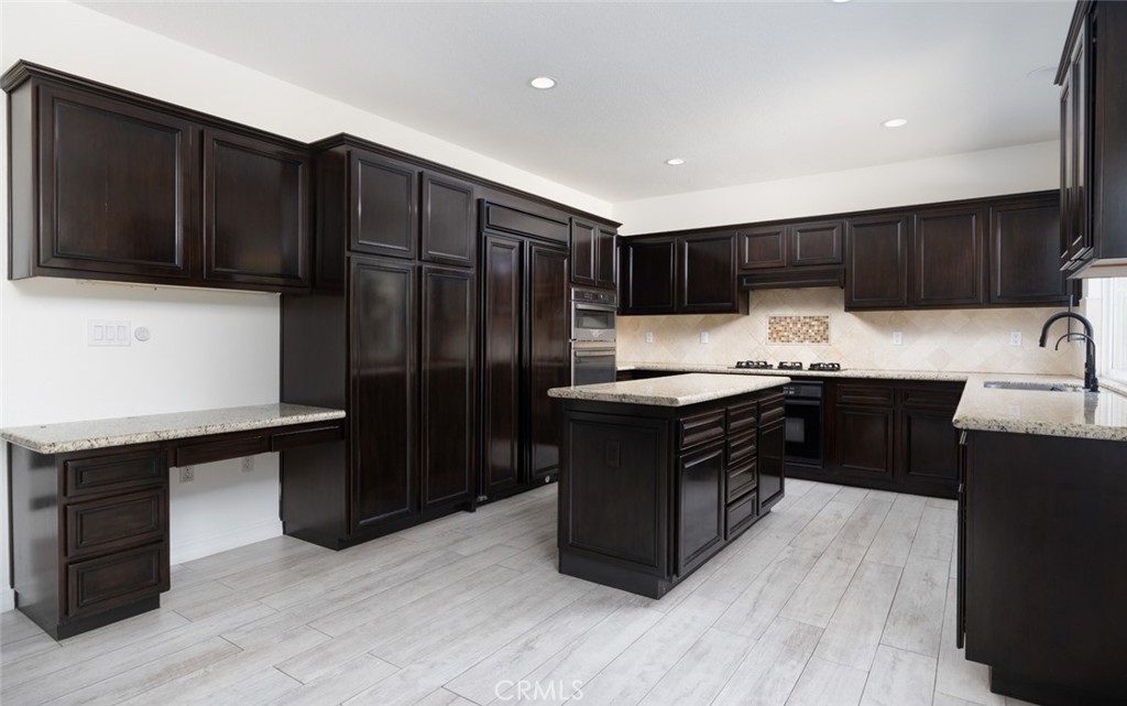1571 Amberleaf