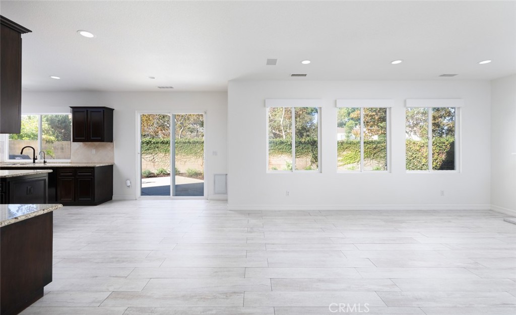 1571 Amberleaf