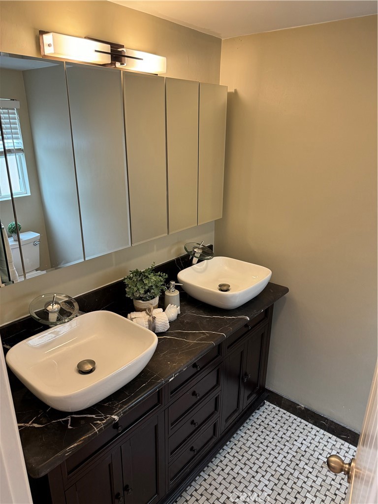 16015 Kittridge Street