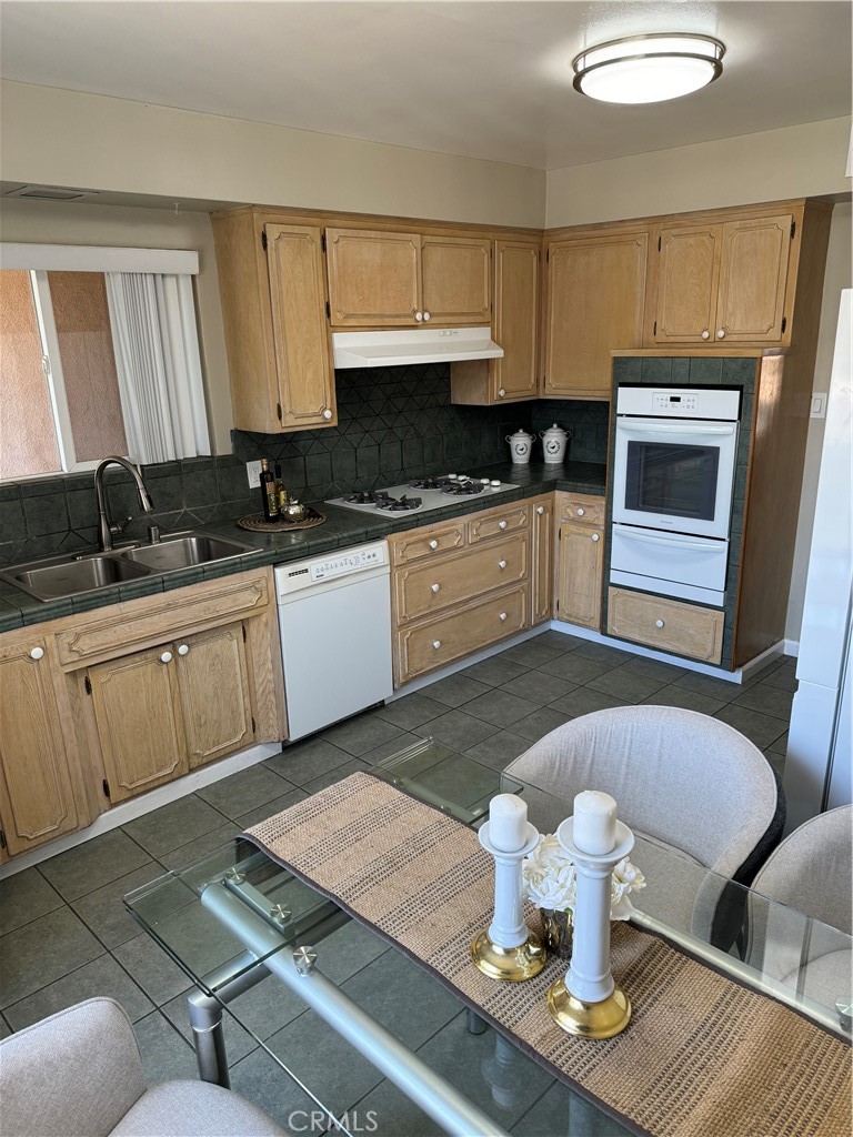 16015 Kittridge Street