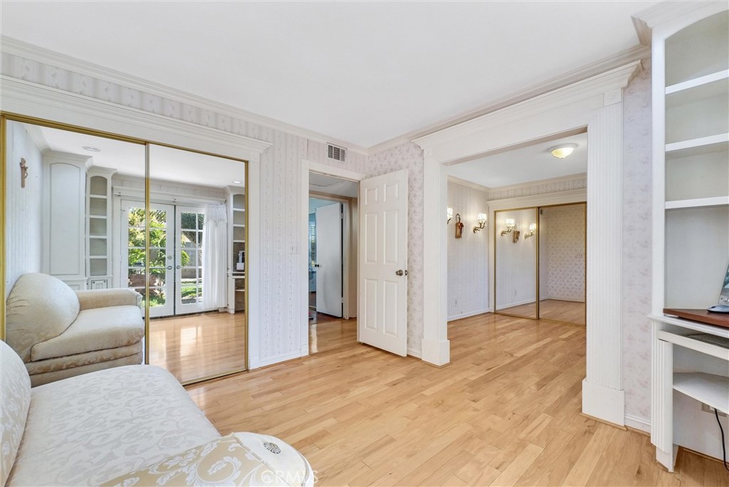 1027 S Marjan Street S