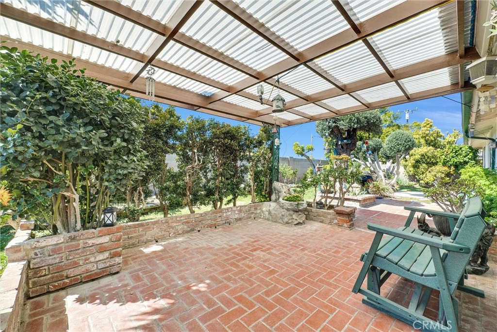 1027 S Marjan Street S