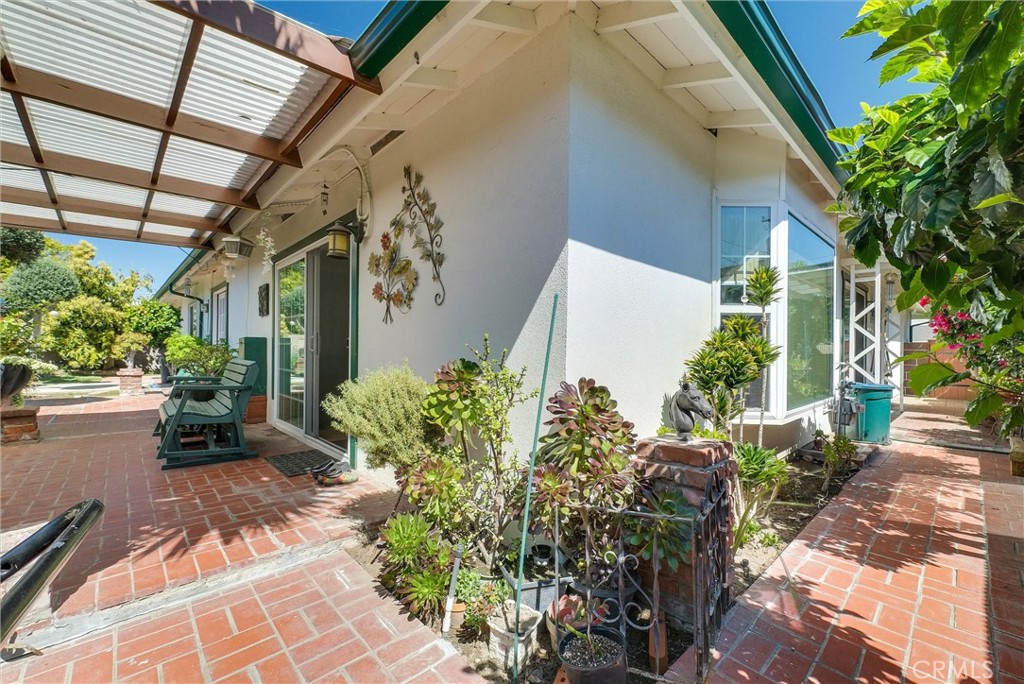 1027 S Marjan Street S