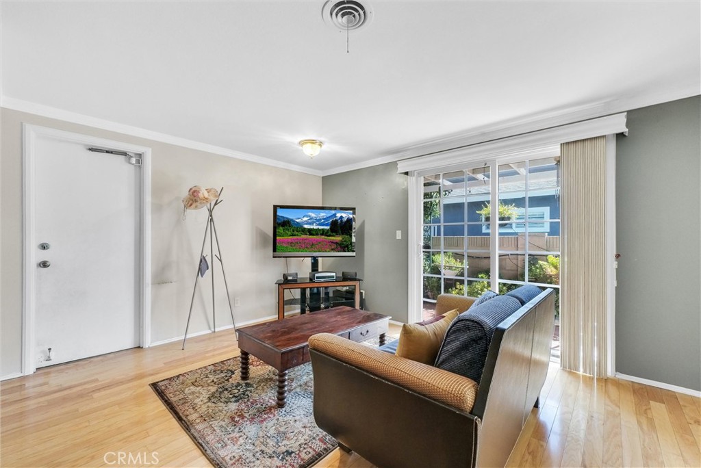 1027 S Marjan Street S