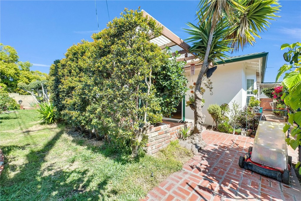 1027 S Marjan Street S