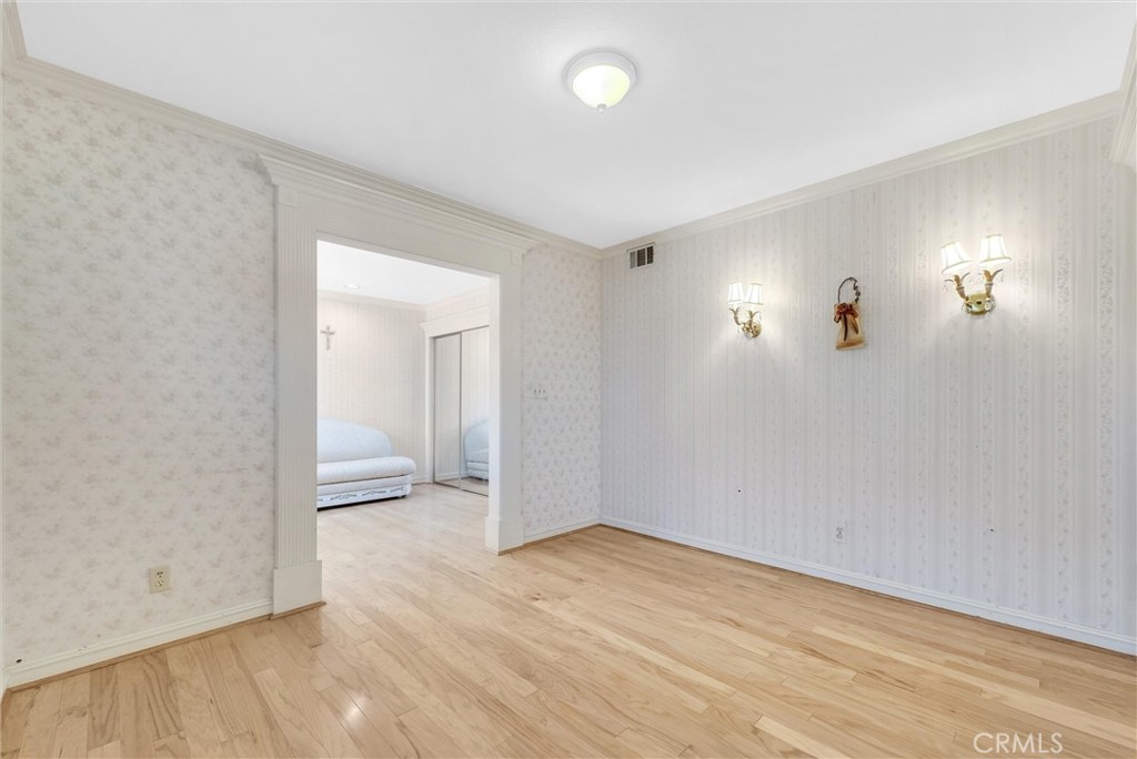 1027 S Marjan Street S