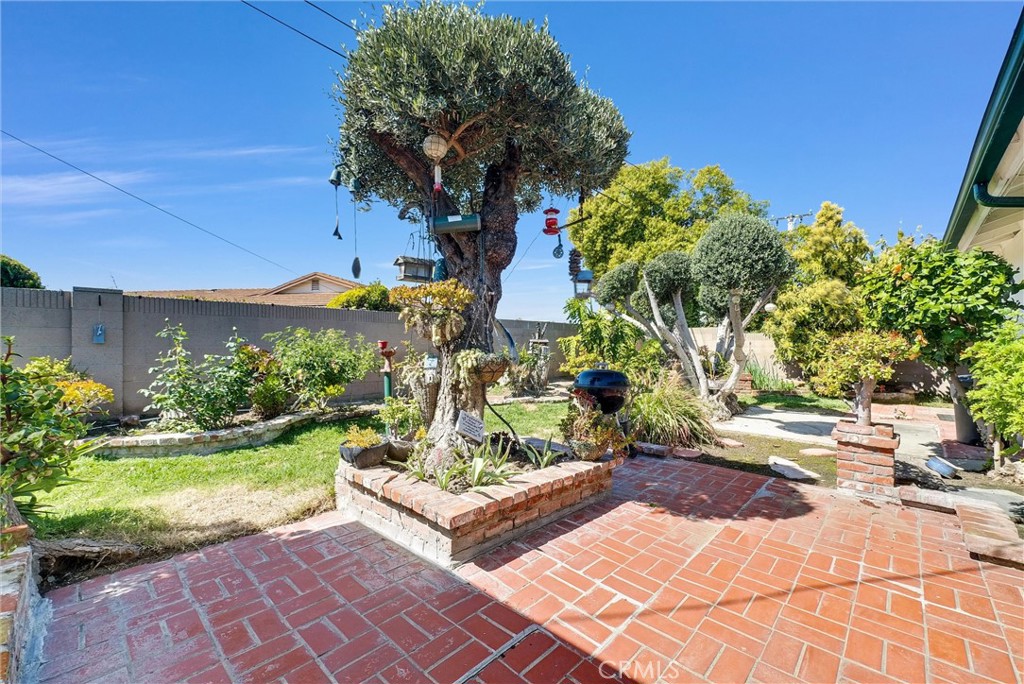 1027 S Marjan Street S