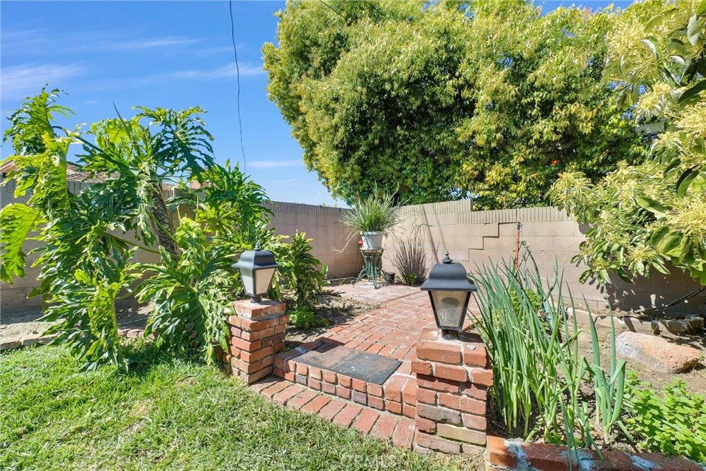 1027 S Marjan Street S