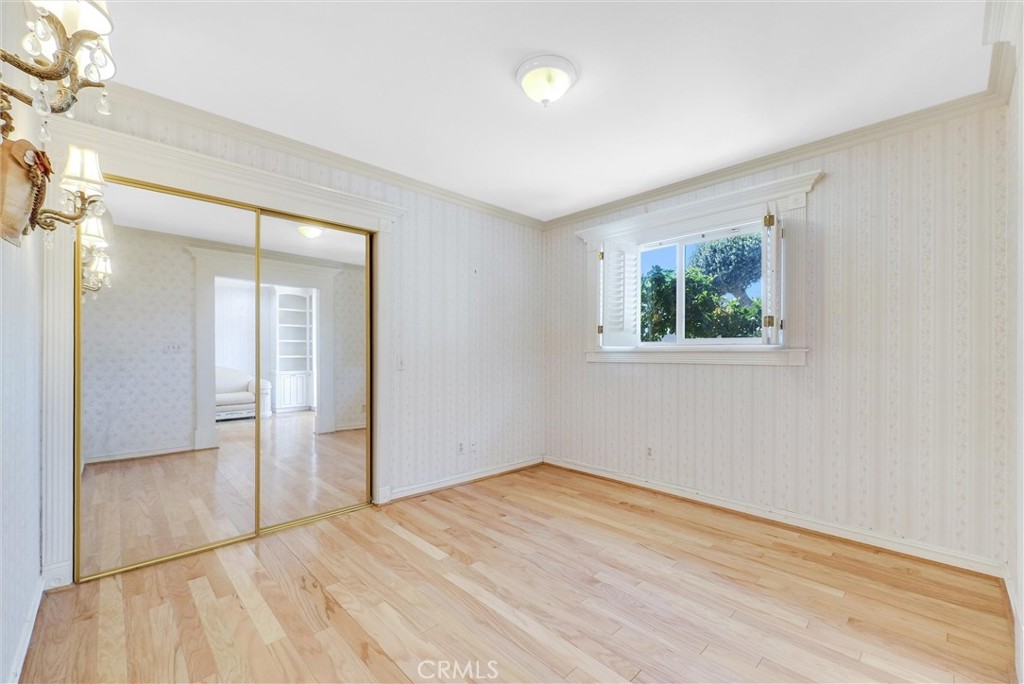 1027 S Marjan Street S