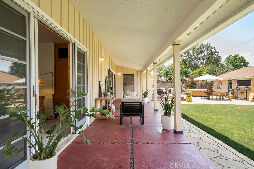 4225 Cerritos Avenue