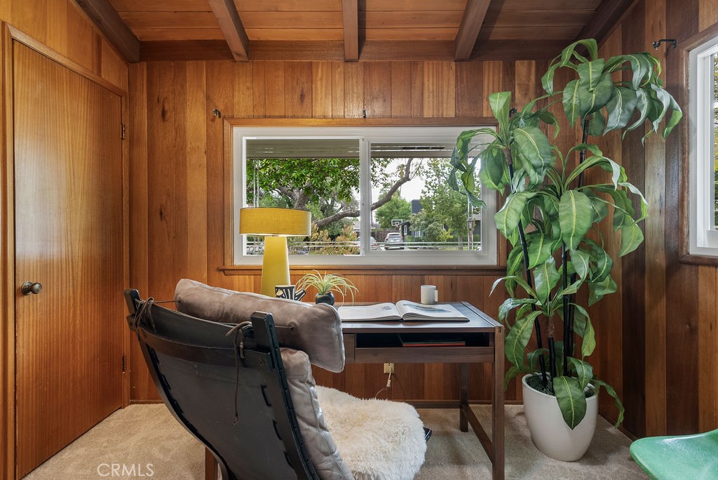 4225 Cerritos Avenue