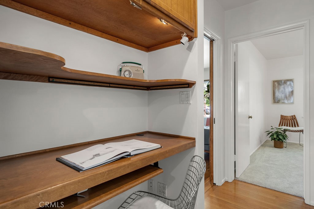 4225 Cerritos Avenue