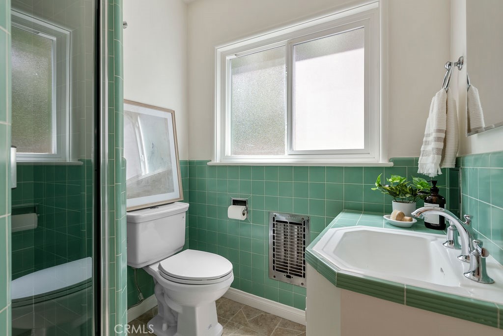 4225 Cerritos Avenue