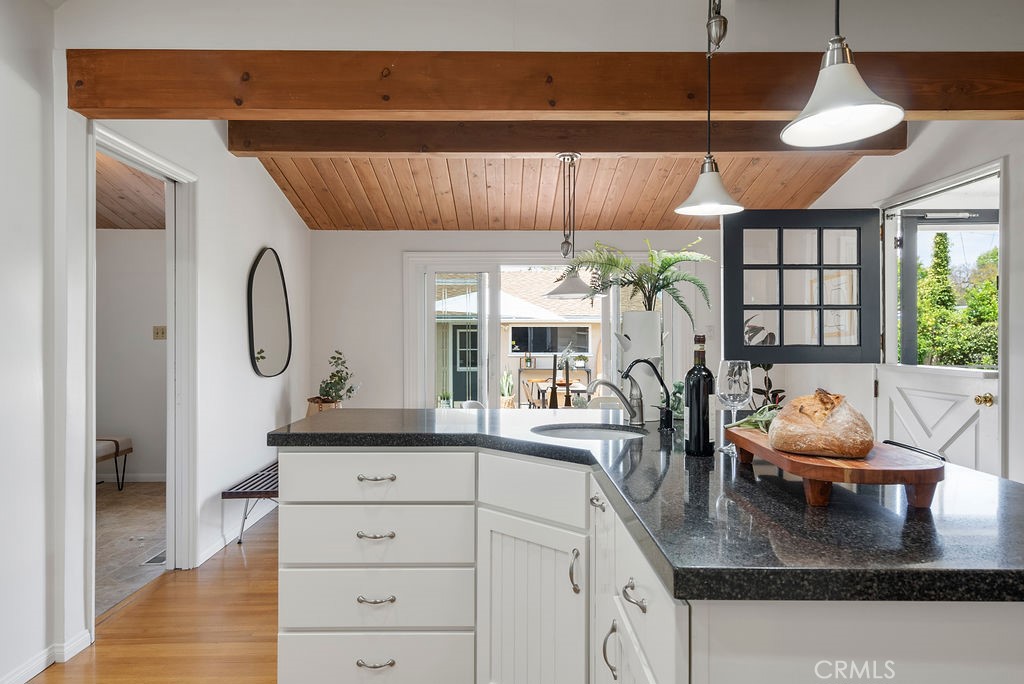 4225 Cerritos Avenue