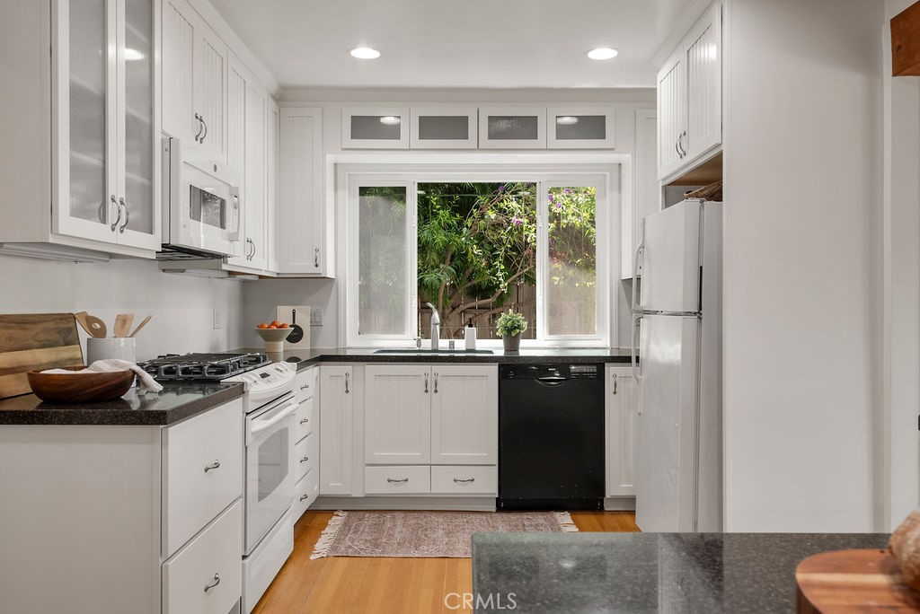 4225 Cerritos Avenue