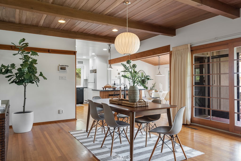 4225 Cerritos Avenue