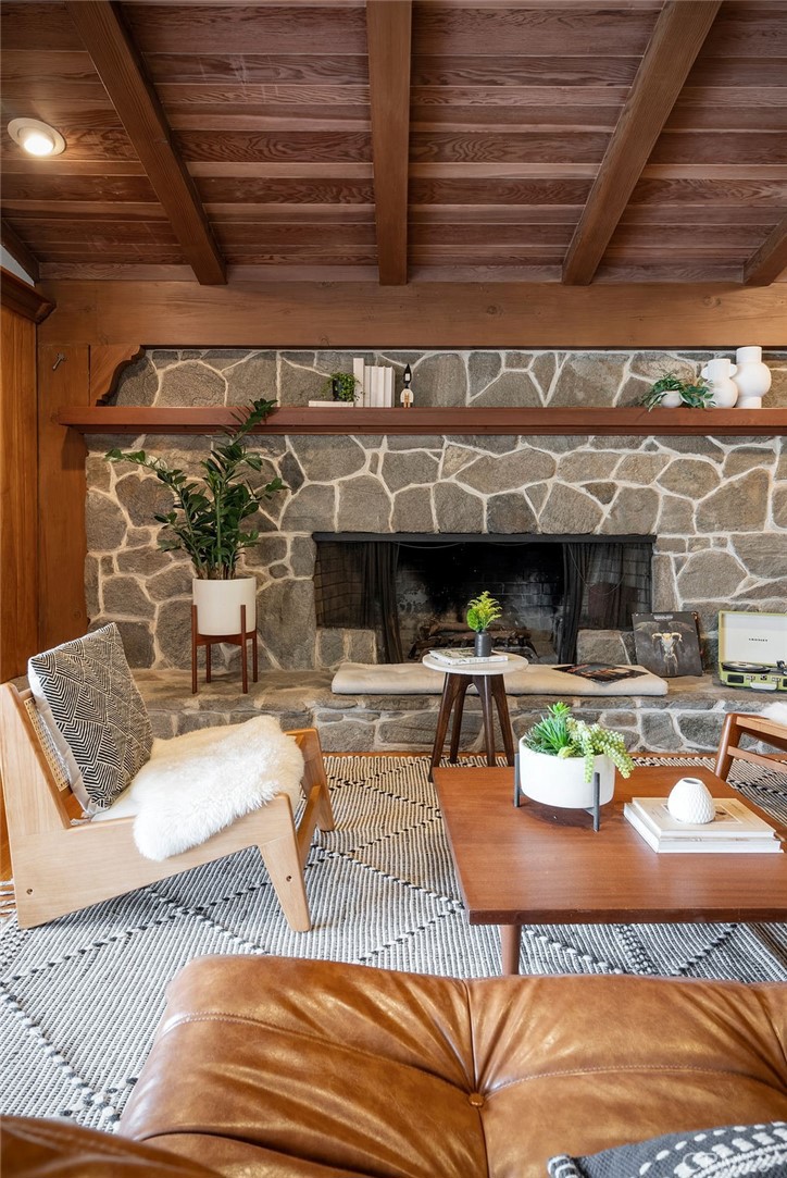 4225 Cerritos Avenue