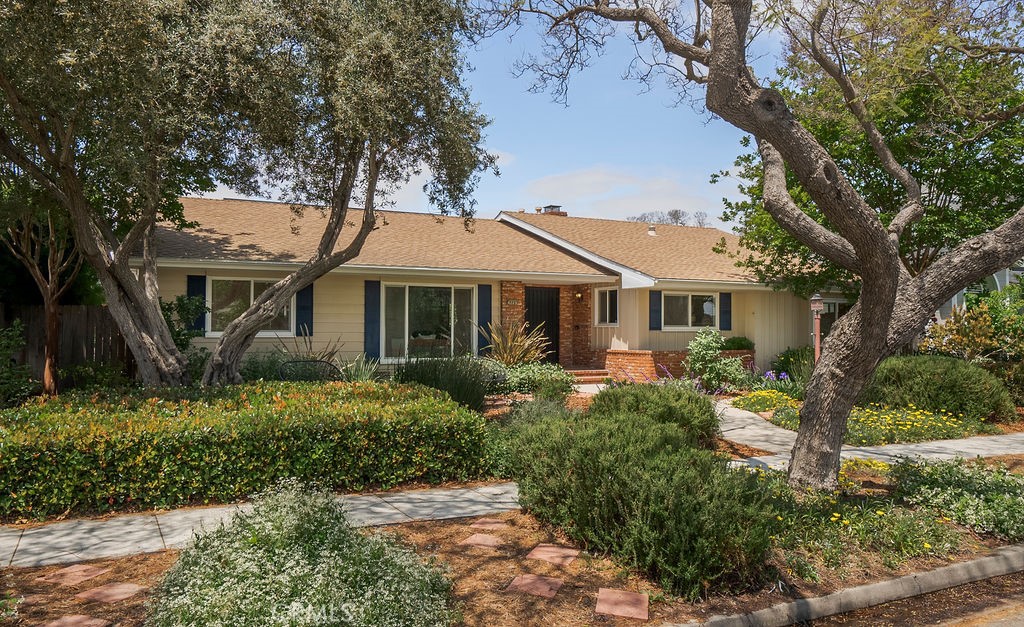 4225 Cerritos Avenue