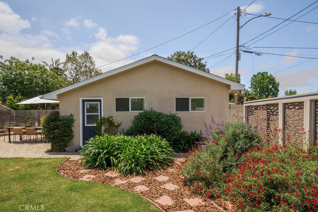 4225 Cerritos Avenue