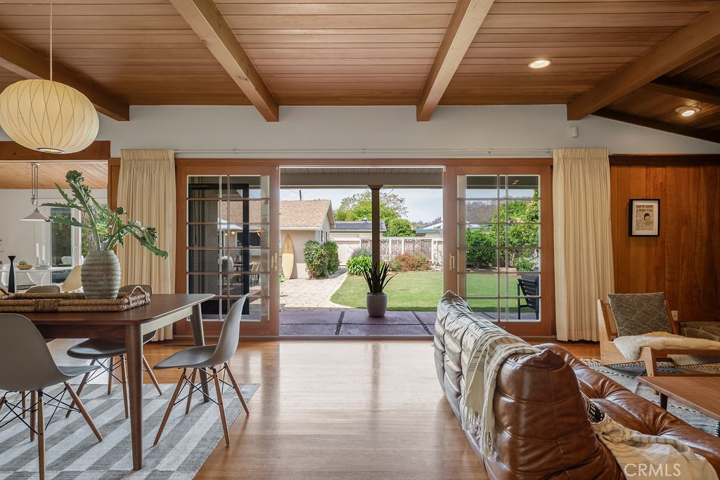 4225 Cerritos Avenue