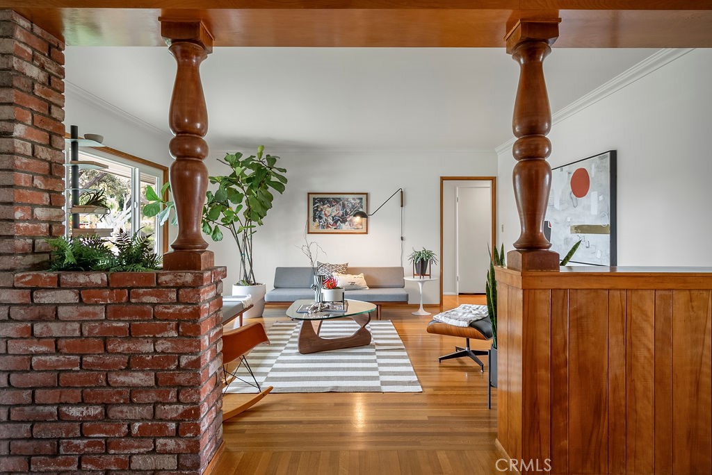 4225 Cerritos Avenue